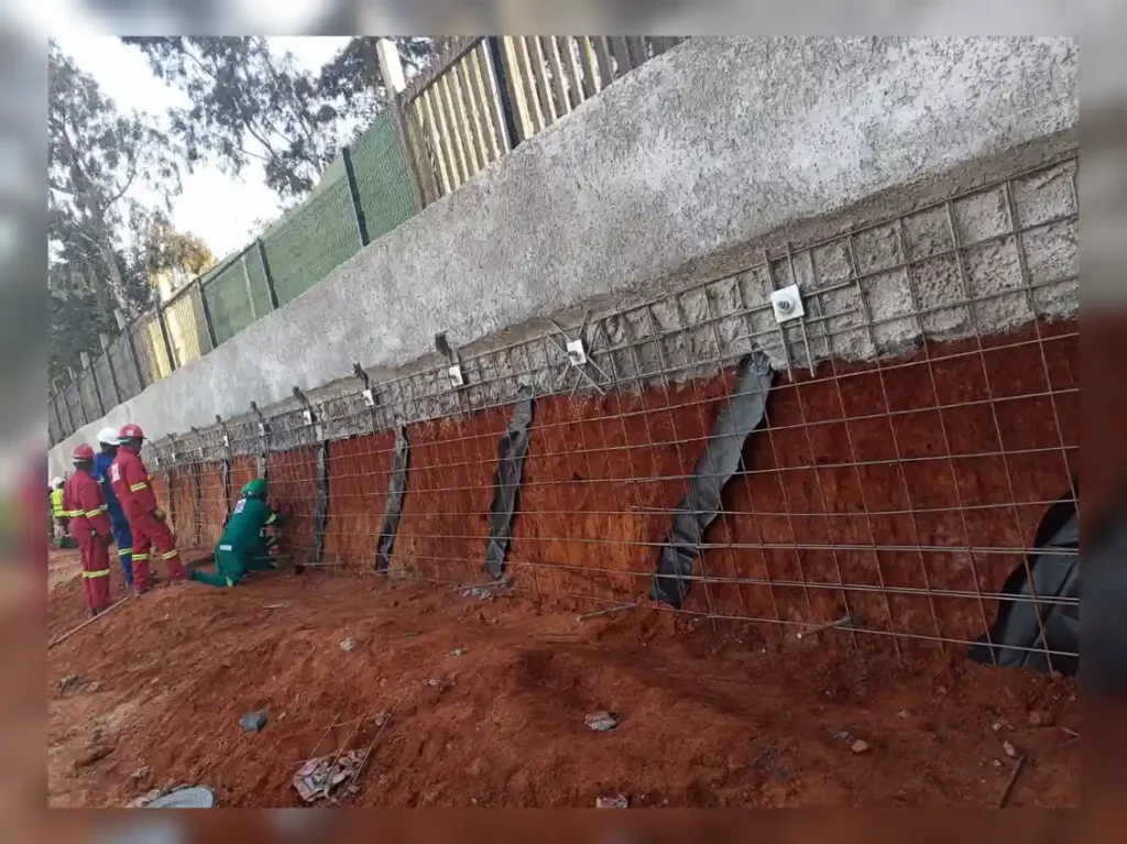 Meadowview lateral support soil nailing mesh installation
